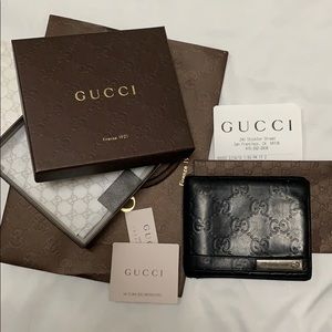 Authentic Gucci men bifold wallet